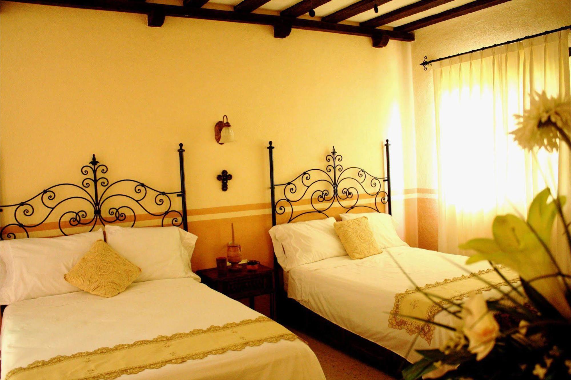 Casa Marlene Hotell Valladolid  Exteriör bild