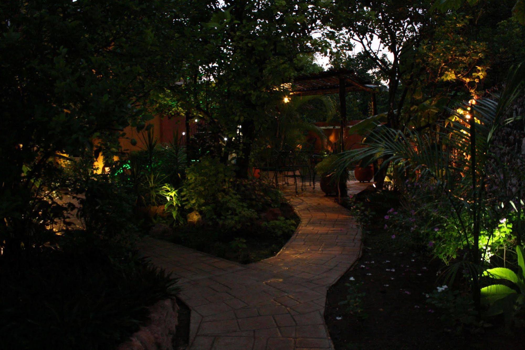 Casa Marlene Hotell Valladolid  Exteriör bild